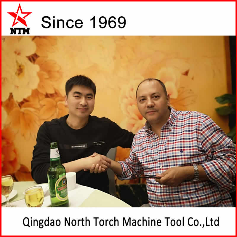 北美客戶成功定制我司CK6020數(shù)控落地車床多臺